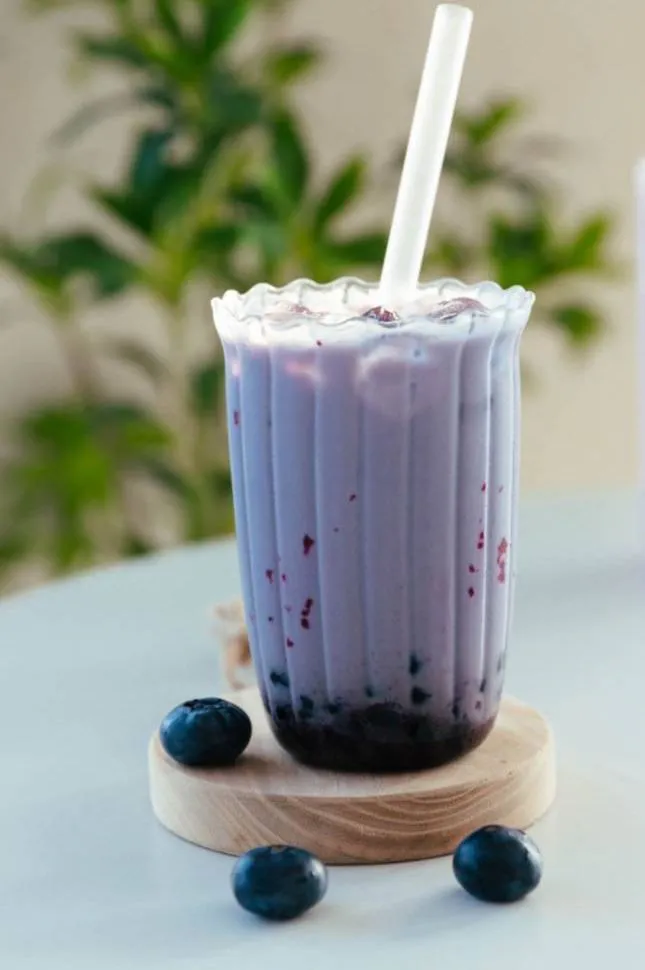 Creamy blueberry milk tea with boba pearls at Limon Frozen Yogurt, a Milk Tea & Frozen Yogurt Shop in San Pablo