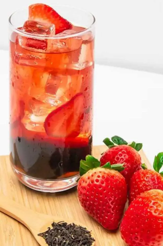Refreshing strawberry fruit tea with ice at Limon Frozen Yogurt, a Milk Tea & Frozen Yogurt Shop in San Pablo
